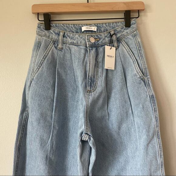 Forever 21 Pleated Light Wash Straight Leg Jeans - Picture 6 of 9
